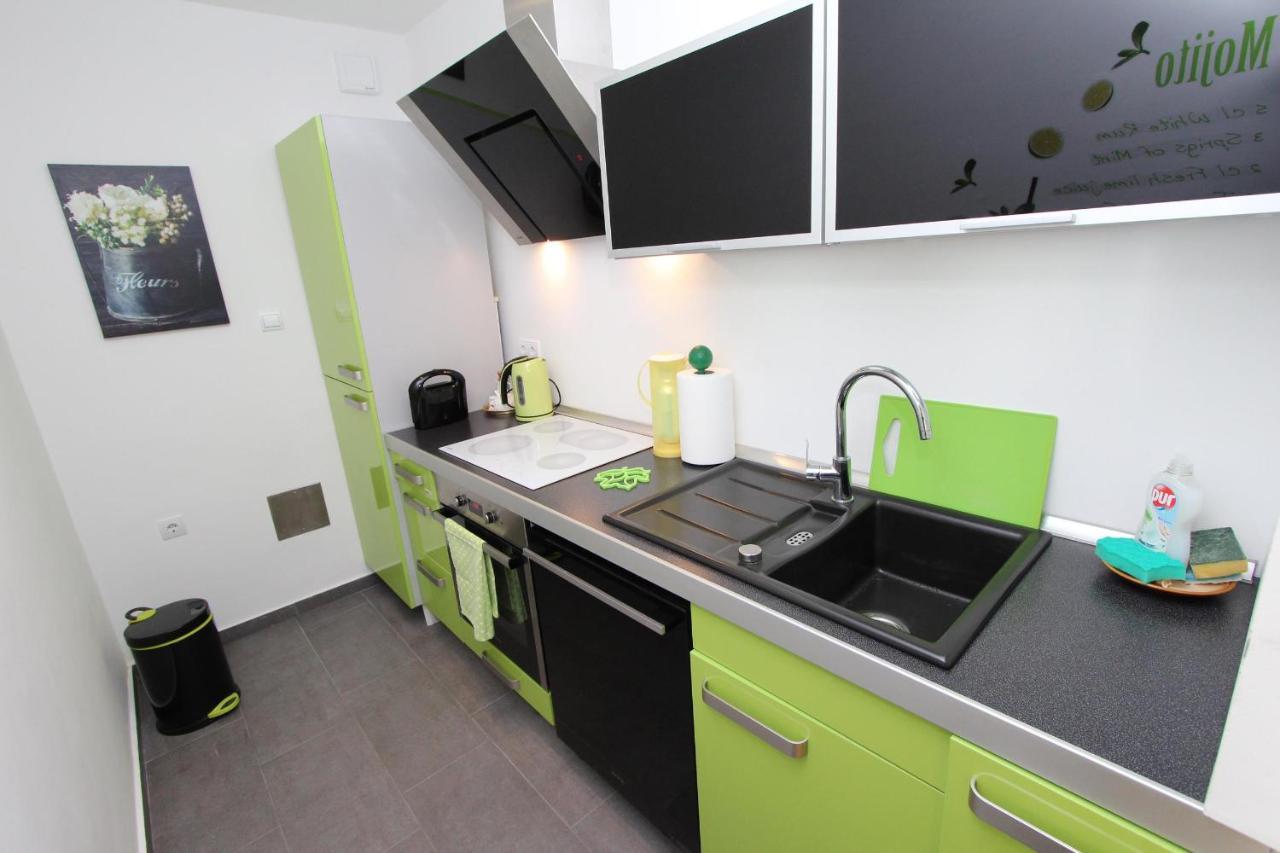 Apartment Elia Ровин Екстериор снимка