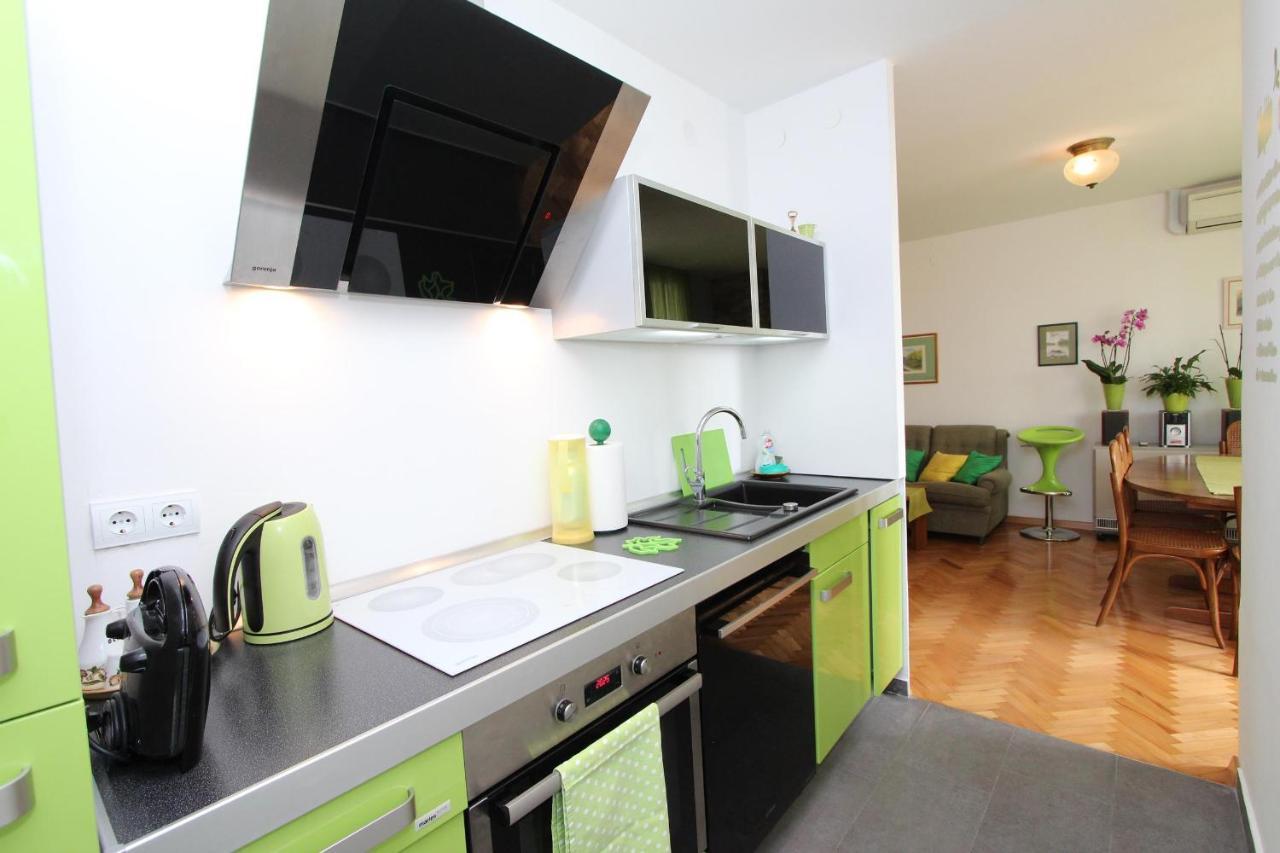Apartment Elia Ровин Екстериор снимка