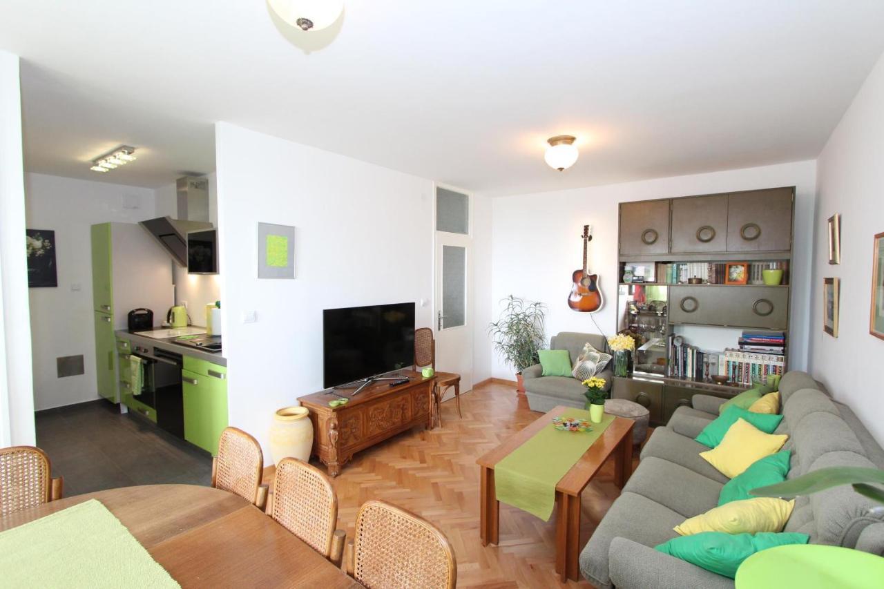 Apartment Elia Ровин Екстериор снимка