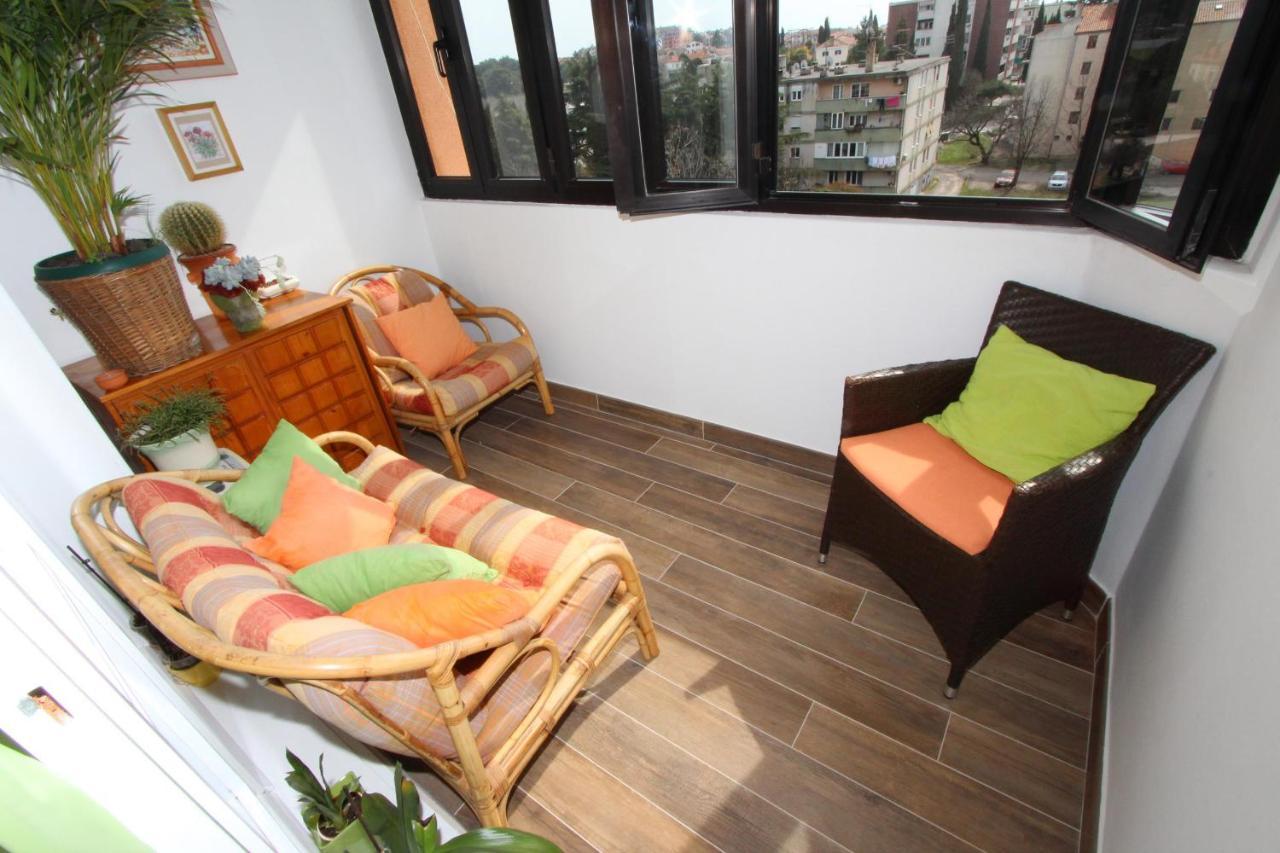 Apartment Elia Ровин Екстериор снимка