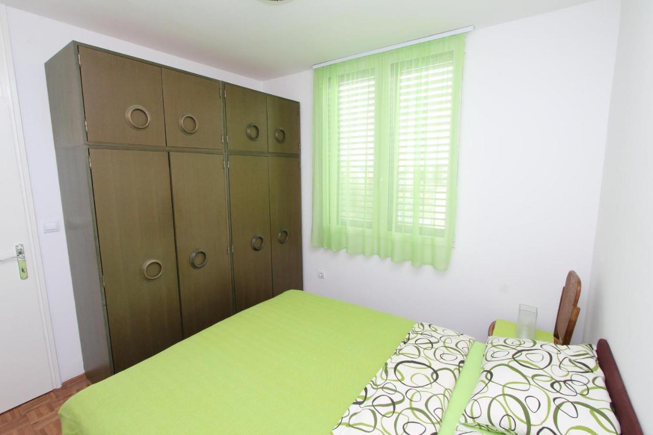 Apartment Elia Ровин Екстериор снимка